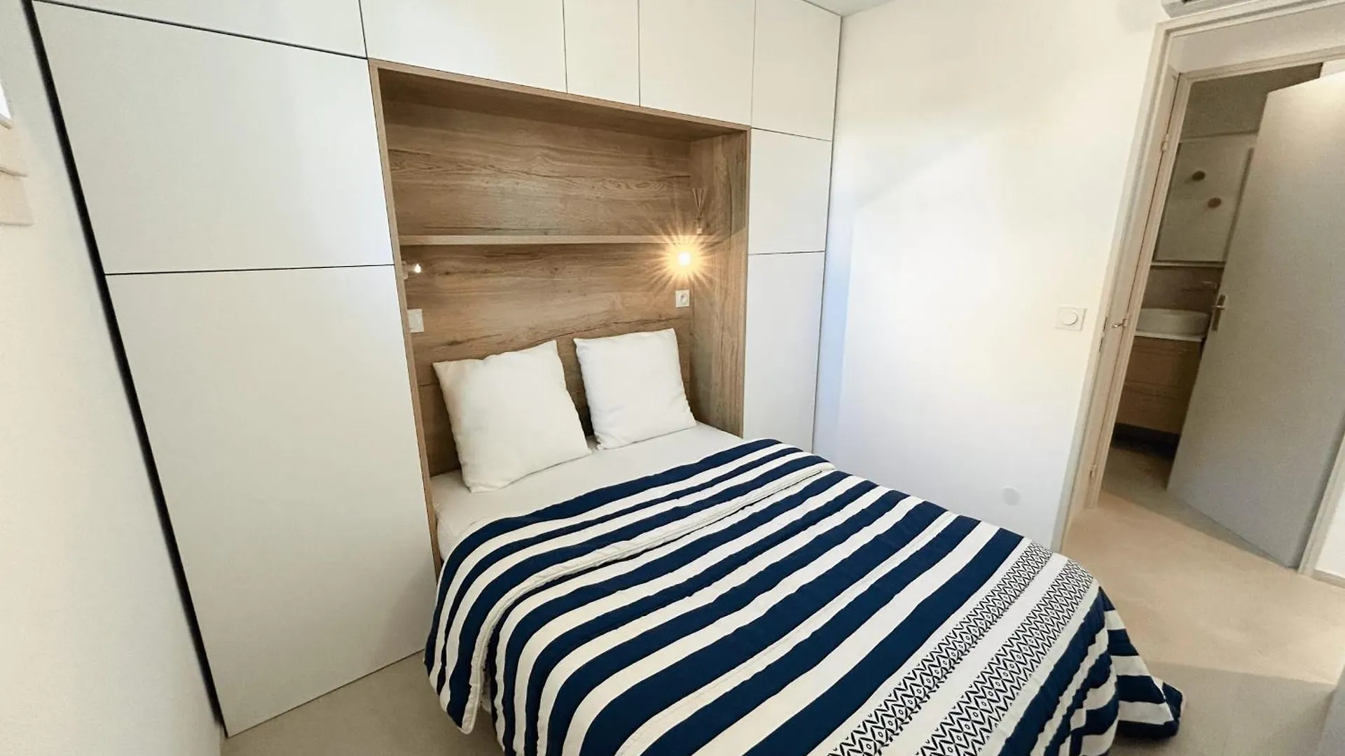 Renovated 2 Room Apartment - Ac And Terrace Grimaud