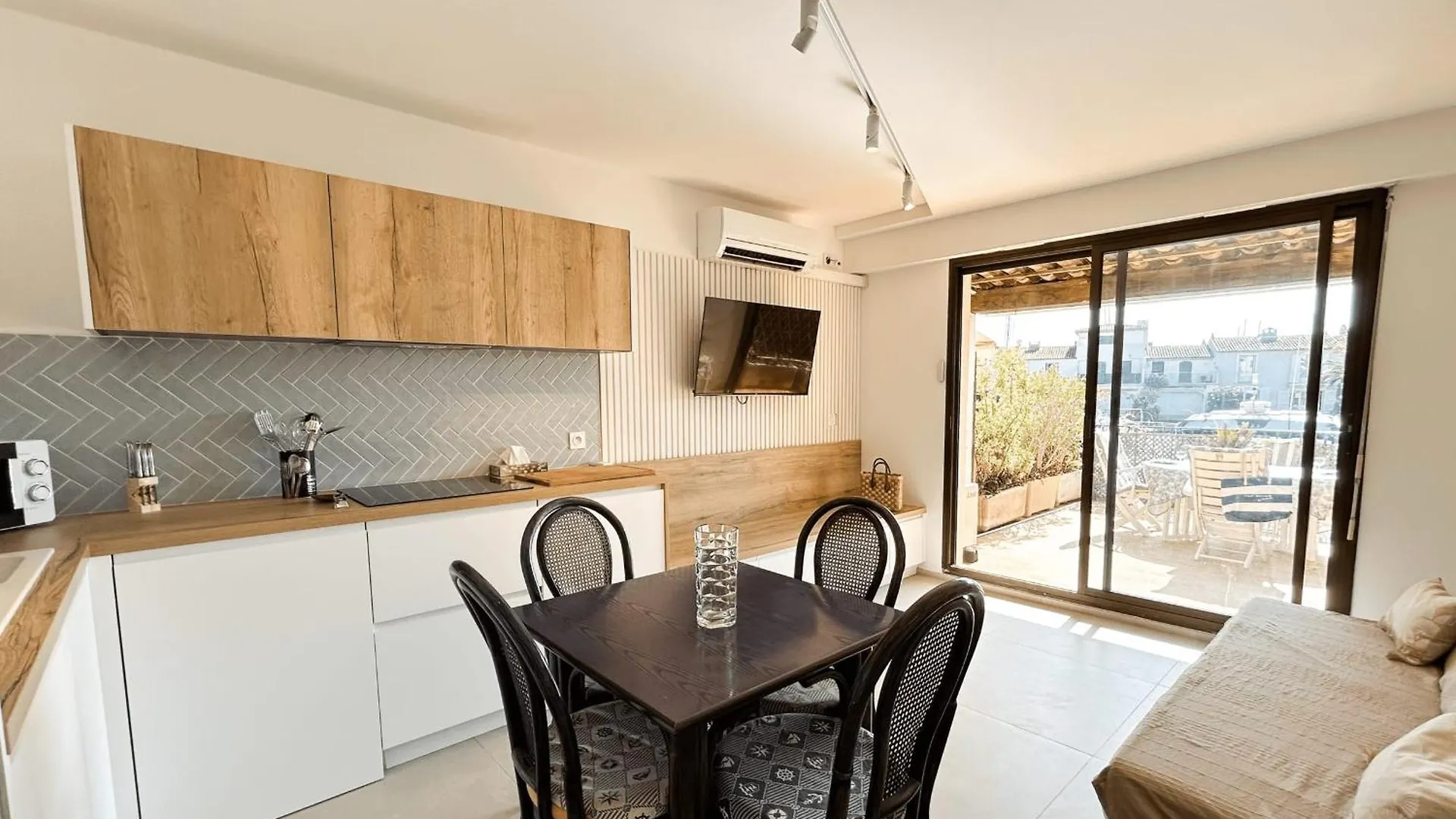 Renovated 2 Room Apartment - Ac And Terrace Grimaud 0*,