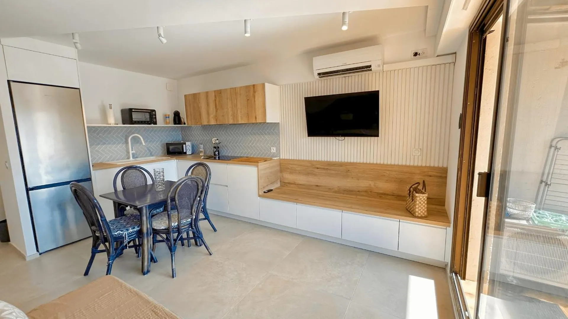 Renovated 2 Room Apartment - Ac And Terrace Grimaud