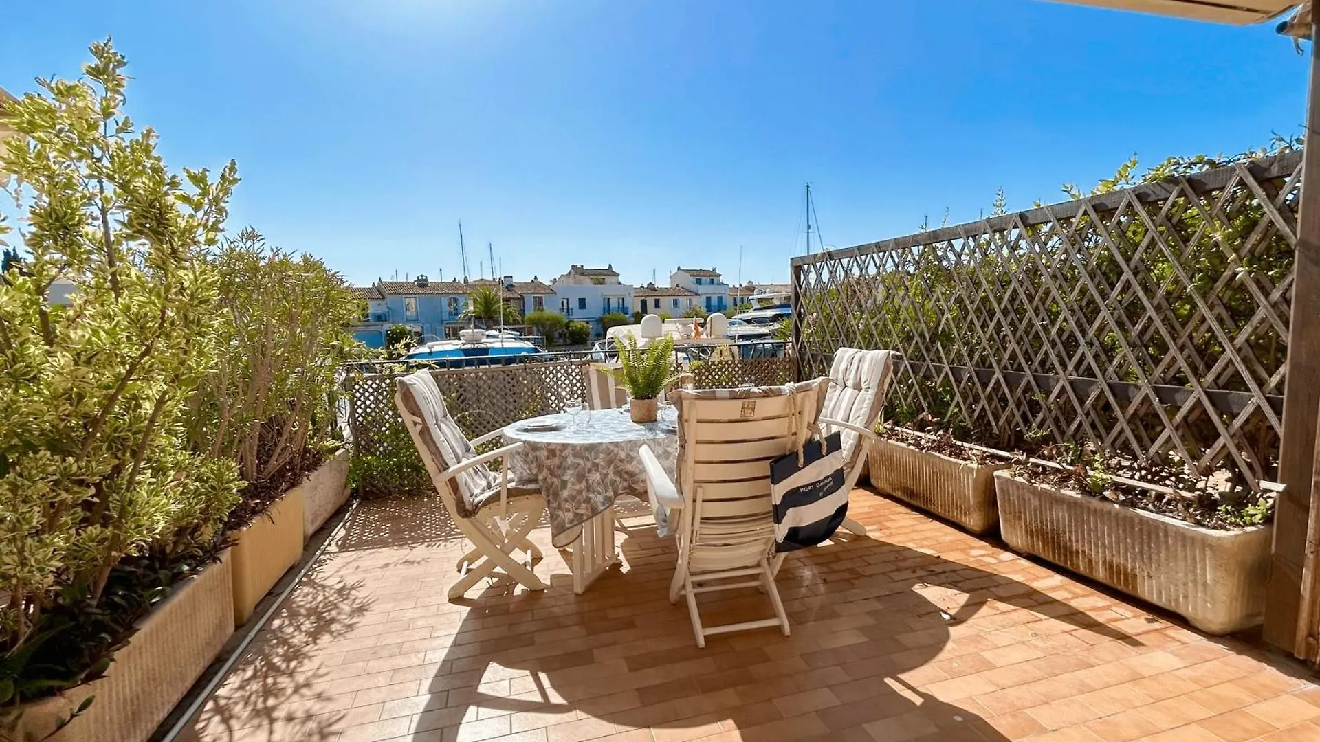 Renovated 2 Room Apartment - Ac And Terrace Grimaud France
